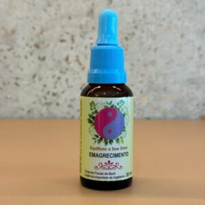 Florais para emagrecer atuam como terapia complementar, focando no equilíbrio emocional para combater ansiedade e compulsão alimentar, e não como substitutos de dieta e exercícios; essências comuns incluem Cherry Plum (controle), Crab Apple (autoimagem) e Impatiens (impaciência), ajudando na disciplina e foco, sendo usados com gotas sublinguais ou em água, várias vezes ao dia, sempre com orientação profissional.