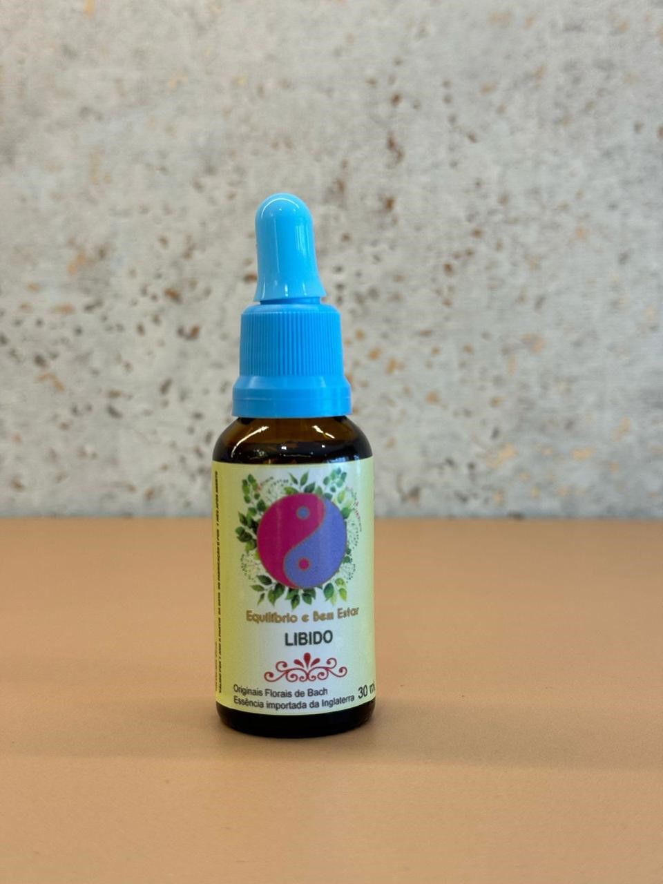 Florais de Bach para libido são terapias complementares que visam equilibrar as emoções e estados mentais que causam a falta de desejo sexual, focando em desbloqueios como medo, apatia, falta de autoconfiança ou estresse, e não em causas físicas. Existem fórmulas prontas