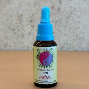 O Floral de TPM é uma terapia floral complementar desenvolvida para aliviar os desconfortos emocionais da Tensão Pré-Menstrual, como irritabilidade, mau humor, choro fácil e ansiedade, promovendo calma, serenidade e bem-estar através de essências naturais de flores, sem hormônios ou riscos de dependência, com uso sublingual ou diluído em água.