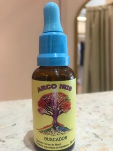  equilibrar o estado emocional atual, pensamentos ou comportamentos que estão gerando desconforto. A terapia floral, baseada nesses extratos, foca na personalidade e no bem-estar mental, atuando como um tratamento complementar. 