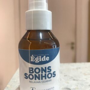 Os florais voltados para "bons sonhos" (como o Floral Thérapi Sonho Bom ou Sonoite) são essenciais no equilíbrio noturno, ajudando a acalmar a mente e o corpo para um sono reparador. Eles atuam na redução da ansiedade, combate à insônia, medos noturnos e pesadelos, promovendo um sono tranquilo.