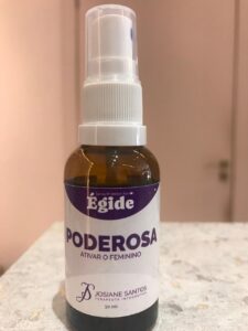 Os florais aúricos, também conhecidos como florais de proteção energética ou frequenciais, agem no campo vibracional (a aura) para limpar, proteger e harmonizar as energias do indivíduo. Diferente dos florais de uso oral tradicionais, muitas dessas essências poderosas são formuladas para serem borrifadas ao redor do corpo, criando um "escudo de luz". 