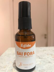Os florais áuricos (ou perfumes áuricos/vibracionais) são essências destinadas a atuar no campo energético sutil (aura) e emocional, geralmente aplicados através de sprays no ambiente ou no corpo. 