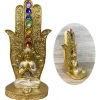 Adicione um toque de serenidade e equilíbrio ao seu ambiente com o Porta Incenso Energia Meditação Mão 7 Chakras Decoração Buda Cor Dourado Brilhante Com Pedras Mão De Fátima Com Pedras Buda Meditação Yoga. Este produto é uma peça de decoração única, feita com resina de alta qualidade e cuidadosamente trabalhada para representar a Mão de Fátima, um símbolo poderoso de proteção e bem-estar. Com um design elegante e detalhes em pedras coloridas representando os 7 chakras, este porta incenso não é apenas funcional, mas também uma obra de arte. O acabamento dourado brilhante adiciona um toque de luxo, tornando-o uma adição perfeita para qualquer espaço de meditação, sala de yoga ou área de relaxamento em sua casa.