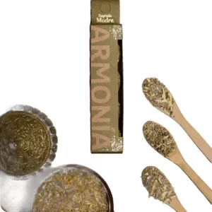 Bombita Defumação Ervais Sagrada Madre c/4 Ideal para fazer uma limpeza energética e elevar o ânimo e consciência espiritual. Assim como limpamos o nosso corpo, é importante purificar a nossa casa e espaços de trabalho. Esta ferramenta é bastante antiga e sustenta o seu poder de intenção e comunicação com ervas, permitindo a conexão com a terra, o universo e seu poder de renovação, restaurando a harmonia na sua casa, corpo e alma.