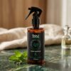 A Bruma para Ambiente Hortelã-Pimenta da Boutique de Aromas é formulada com Óleo Essencial 100% Puro de Menta (Mentha Piperita), proporcionando o efeito Pura Energia. Vegana e não testada em animais, ela traz um aroma fresco e mentolado que purifica o ambiente, alivia o stress e recarrega as energias.