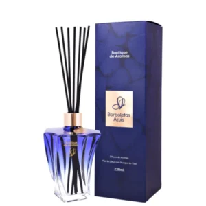 O Difusor de Aromas Borboletas Azuis 220ml oferece uma forma prática e agradável de perfumar ambientes, criando uma atmosfera acolhedora e relaxante. Seu visual delicado combina facilmente com diferentes estilos de decoração, trazendo charme e bem-estar ao espaço. Ideal para uso no dia a dia, ajuda a manter o ambiente perfumado de maneira constante e sutil.
