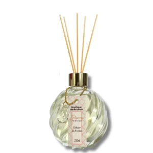 O Difusor de Aromas Flor de Cerejeira Flowers 250ml proporciona uma fragrância agradável para perfumar ambientes de forma prática e constante. Ideal para quem busca criar uma atmosfera aconchegante e acolhedora, ele combina com diferentes estilos de decoração. Pode ser usado no dia a dia para manter espaços mais agradáveis e bem aromatizados.