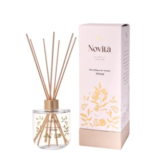 O Óleo Difusor Novitá Chá Branco com Romã é a tradução do luxo em forma de bem-estar. Sua fragrância une a fração mais nobre do chá branco à vivacidade da romã, símbolo de fertilidade e sofisticação. Uma combinação única que preenche o ambiente com uma aura de aconchego, elegância e frescor aveludado. Perfeito para quem busca transformar a casa em um refúgio particular, este difusor não apenas perfuma, mas decora com um toque clássico e atemporal. Um convite para desfrutar de momentos memoráveis com a leveza que você merece.