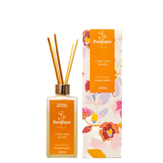 Naturalmente extraída de uma orquídea, a baunilha é um dos aromas mais queridos do mundo. Sua fragrância envolvente desperta lembranças afetivas, acolhe e transmite conforto. O Difusor de Aromas Orquídea Baunilha transforma qualquer ambiente com seu perfume doce, elegante e memorável, ideal para tornar o dia a dia mais leve e cheio de boas sensações.