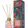 O Óleo Difusor de Aromas Manga Rosa é uma explosão tropical que traz alegria e frescor para qualquer ambiente. Sua fragrância combina a doçura suculenta da manga com um toque floral leve e refrescante, criando uma atmosfera vibrante, acolhedora e irresistivelmente frutada. Enriquecido com óleo essencial de laranja, conhecido por suas propriedades relaxantes e revigorantes, este aroma estimula o bom humor, alivia o estresse e desperta a criatividade — perfeito para transformar a casa em um espaço mais leve e inspirador.