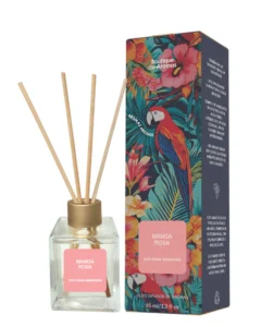 O Óleo Difusor de Aromas Manga Rosa é uma explosão tropical que traz alegria e frescor para qualquer ambiente. Sua fragrância combina a doçura suculenta da manga com um toque floral leve e refrescante, criando uma atmosfera vibrante, acolhedora e irresistivelmente frutada.Enriquecido com óleo essencial de laranja, conhecido por suas propriedades relaxantes e revigorantes, este aroma estimula o bom humor, alivia o estresse e desperta a criatividade — perfeito para transformar a casa em um espaço mais leve e inspirador.