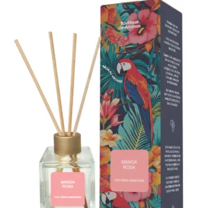 O Óleo Difusor de Aromas Manga Rosa é uma explosão tropical que traz alegria e frescor para qualquer ambiente. Sua fragrância combina a doçura suculenta da manga com um toque floral leve e refrescante, criando uma atmosfera vibrante, acolhedora e irresistivelmente frutada. Enriquecido com óleo essencial de laranja, conhecido por suas propriedades relaxantes e revigorantes, este aroma estimula o bom humor, alivia o estresse e desperta a criatividade — perfeito para transformar a casa em um espaço mais leve e inspirador.