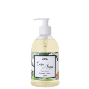 O Sabonete Líquido Casa Alegre Capim Limão apresenta uma fragrância revigorante e fresca, que inspira sensações de aconchego e bem-estar. Ideal para transformar momentos simples em experiências sensoriais únicas, oferece limpeza eficaz com toque suave e delicado.
