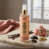 Body splash Bon jur Paris Diga bonjour ao romance. Paris te espera. Romântica, elegante e envolvente como um passeio pelas manhãs parisienses. Sinta uma fragrância Oriental Gourmand que combina charme e doçura na medida certa, como um delicioso croissant. Um convite ao encanto francês, à paixão e a leveza de viver com estilo.