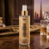 Onde o mistério encontra a elegância: bem-vinda a Dubai! Intensa e envolvente como as noites douradas do deserto. Dubai Dreams é luxo e mistério em uma fragrância marcante, para quem nunca passa despercebida. Modo de usar o Body Splash Dubai Dreams Âmbar Amadeirado 200ML Aplicar pressionando a válvula spray em direção à pele, sempre que desejar.