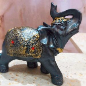 Elefante - Resina - Cinza Nossas escultas em resina enriquecem o seu decor com muita elegância!