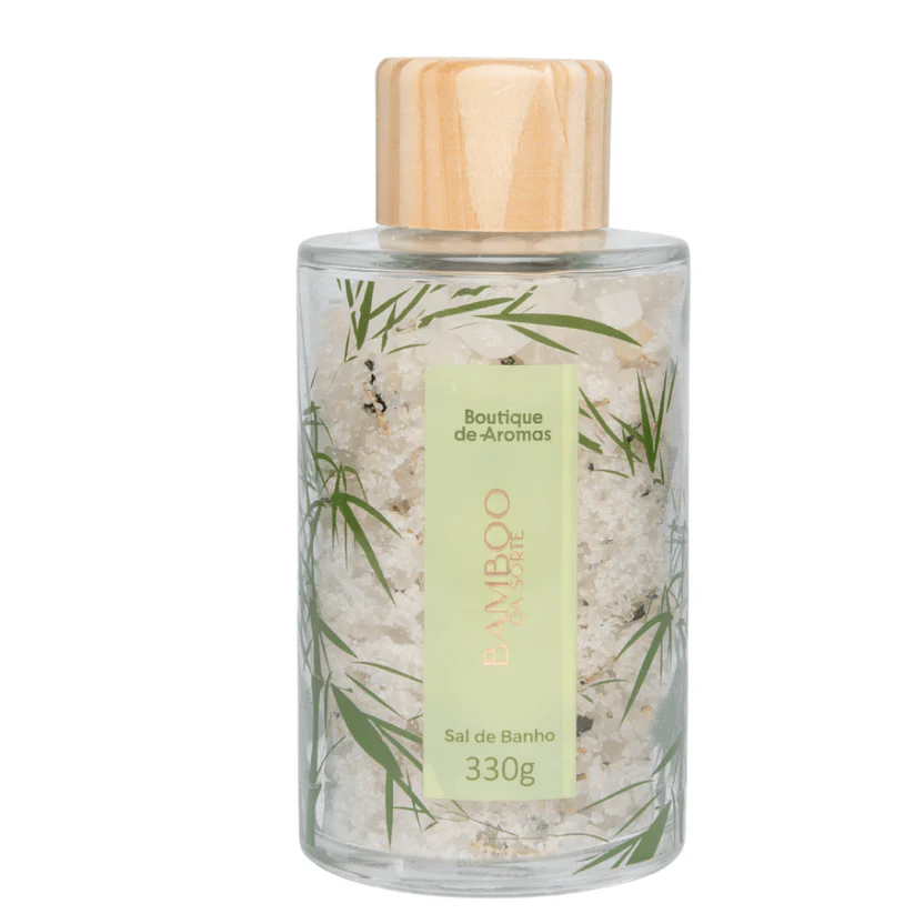 Transforme seu banho em um ritual de bem-estar com o Sal de Banho Bamboo da Sorte. Enriquecido com a fragrância revigorante do Bamboo, traz também a harmonia do Alecrim e o frescor do Chá Verde. Ideal para momentos de relaxamento profundo, este sal proporciona uma experiência sensorial que desperta equilíbrio, leveza e tranquilidade.