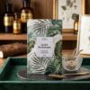 Sachê Perfumado Sândalo Australiano – 30g Os Sachês Perfumados Boutique de Aromas contam com tecnologia inovadora em cápsulas de fragrância que liberam o aroma de forma eficaz, gradual e contínua, proporcionando perfumação prolongada nos ambientes. Com a envolvente fragrância de Sândalo Australiano, eles são ideais para perfumar pequenos espaços como gavetas, armários, automóveis, malas e bolsas, deixando um toque de sofisticação e aconchego por onde estiverem.