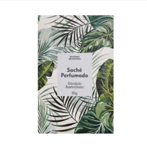 Sachê Perfumado Sândalo Australiano – 30gOs Sachês Perfumados Boutique de Aromas contam com tecnologia inovadora em cápsulas de fragrância que liberam o aroma de forma eficaz, gradual e contínua, proporcionando perfumação prolongada nos ambientes. Com a envolvente fragrância de Sândalo Australiano, eles são ideais para perfumar pequenos espaços como gavetas, armários, automóveis, malas e bolsas, deixando um toque de sofisticação e aconchego por onde estiverem.