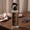 Transforme cada momento em uma expressão de gratidão com o Perfume para Roupas e Ambiente Gratidão. Com a marcante combinação de Canela com Musk, essa fragrância Amadeirada Especiada envolve o espaço e os tecidos com um aroma intenso, acolhedor e inesquecível. Ideal para criar uma atmosfera de bem-estar e reconexão.