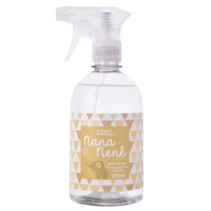 O Perfume para Roupas e Ambiente Nana Nenê foi desenvolvido para deixar o espaço repleto de carinho, aconchego e acolhimento. Com uma fragrância suave e relaxante, é perfeito para criar um ambiente de conexão e afeto entre mamãe e bebê desde os primeiros momentos. Um aroma pensado para envolver todos os sentidos – do toque ao olfato – proporcionando uma atmosfera tranquila, segura e amorosa.