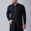 Sobre esse produto O jaleco Garbo possui modelagem de alto padrão, ele se ajusta perfeitamente ao corpo, seus detalhes trazem muita elegância para o modelo, possui zíper para agilidade e praticidade, sua gola padre e seus bolsos fazem com que esse modelo se torne uma peça essencial para todos os homens refinados e sofisticados. Disponível nas cores marinho, preto e branco. Confeccionado em gabardine de alto padrão. O gabardine é um tipo de tecido com belas e distintas nervuras diagonais causadas pelo entrelaçamento dos fios. É elaborado em poliéster e possui um acabamento limpo, também é firme e duradouro e possui um brilho suave e distinto. Ideal para quem procura beleza, praticidade e resistência. Importante!! todos os nossos produtos possuem uma tabela de medidas exclusivas, recomendamos sempre aos nossos clientes consultarem essa tabela antes de concretizarem a compra.